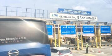 Gerbang Tol Banyumanik, Semarang, Jawa Tengah. [foto: Andr. Putri]