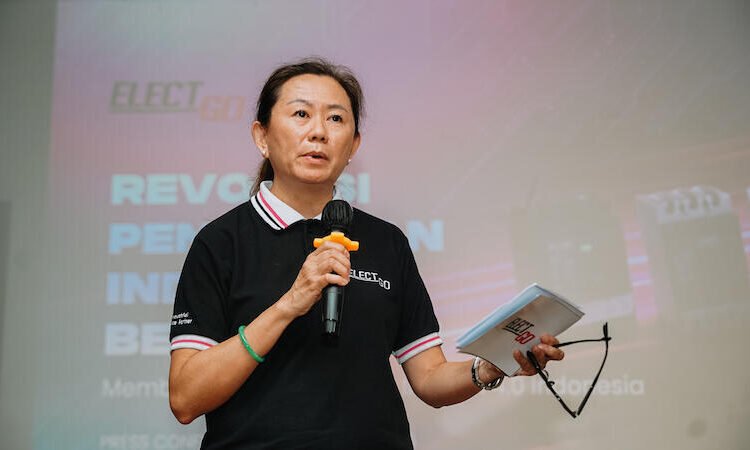 Mudahkan Manufaktur Belanja Komponen, ElectGo Rilis Platform E-Commerce Dibekali AI 1 Shirline Tan, General Manager ElectGo Indonesia saat memberikan
pemaparan dipeluncuran ElectGo.id, Kamis (15/1/2026).